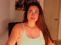 Me encantan las personas consideradas, las palabras amables y las miradas que lo dicen todo. Aprecio la conexión genuina, la dulzura con un toque de picardía y a quienes disfrutan cada momento.