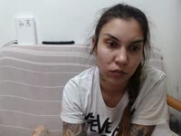 Îmi place sexul! Am descoperit asta foarte devreme – și îmi place să experimentez cu el în tot felul de moduri ;)Sunt foarte aventuroasă și îmi place lucruri puțin perverse... deși uneori îmi plac și o abordare mai blândă ;)Desigur, aș putea scrie mai multe despre mine, dar ar fi prea mult – așa că nu ezita să-mi trimiți un mesaj. Abia aștept să stăm de vorbă {zâmbet}Vino să mă vizitezi în fața camerei! Sunt sigură că nu vom distra de minune împreună. Dacă ai o cerere pentru un videoclip, anunță-mă și vom vedea dacă pot să o realizez ;):*