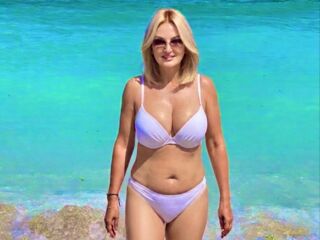 closeup webcam AnneNicolle