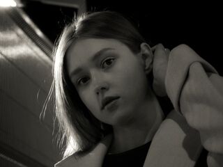 camslut webcam video EvelinaMoorina