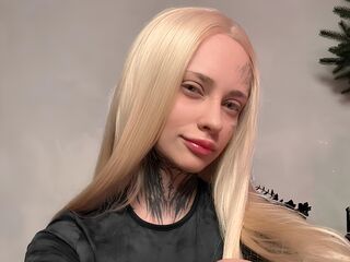 naked girl with cam JulianeVerdier