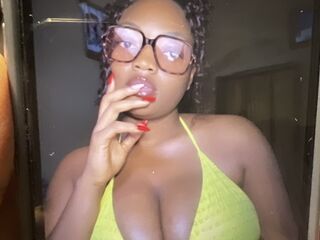 sex show MakyDina