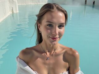 topless webcamgirl MinaWane