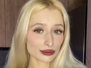 naughty camgirl masturbating MonicaBarbies