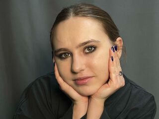 free chatroom AlanaHowlett