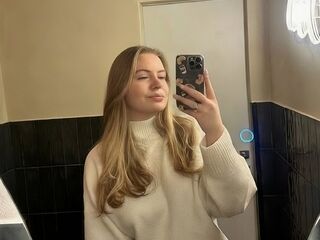 webcam live show AryaThomas