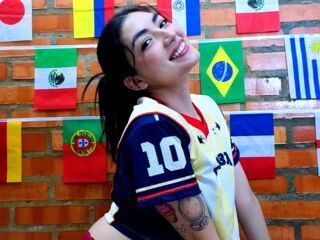 naked camgirl masturbating with vibrator AuraLee