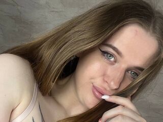 naughty cam girl fingering shaved pussy BetanyFoks