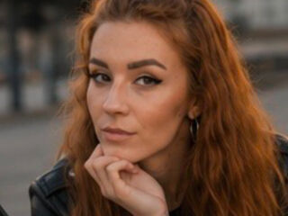 girl topless BonnieHansen