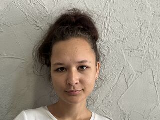 camgirl masturbating with vibrator BruniChio