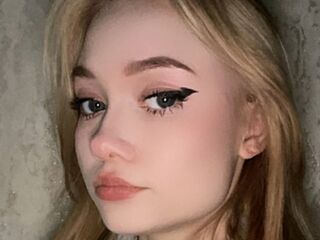 naked webcamgirl photo CecilyBurnard