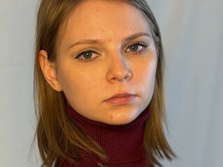 naked camgirl masturbating with vibrator CherrieSearls