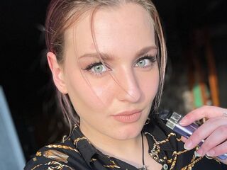 naughty cam girl fingering shaved pussy CristaStwell