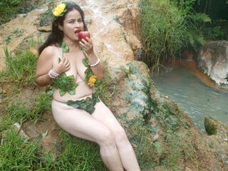 topless camgirl CrystalLara