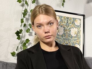 hot camwhore DonellaAndra