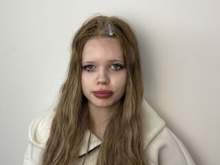 camwhore masturbating with sextoy DorindaHeyden