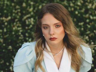 naughty cam girl fingering pussy DrusillaPettet