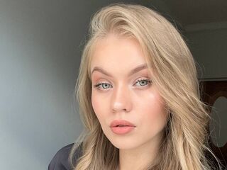 nude webcam ElaraBrooks