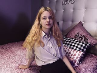 masturbating camgirl EleanorCain