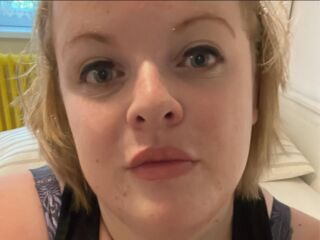 naked girl with webcam masturbating with vibrator EllaConway