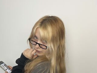 camgirl masturbating with dildo EloiseGow