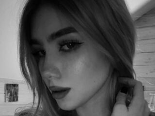 naughty camgirl fingering pussy EmmaBlond