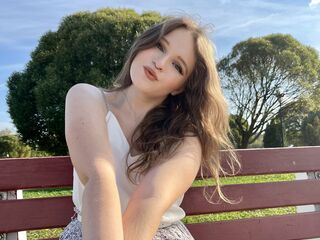 naked camgirl EssyMilton