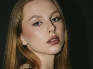 fingering webcamgirl GlennieKeemer