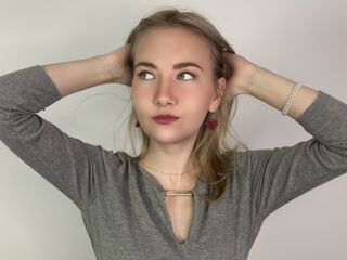 girl shaving pussy HisakoHenn