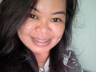 cam girl playing with vibrator JeralynSantos