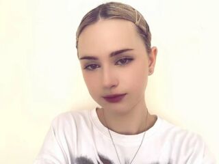 camgirl fingering wet pussy JudithHaverstock