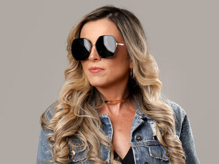 striptease show KiaraMoraes