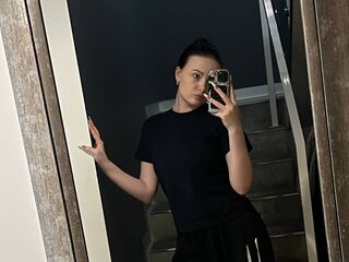 camgirl video chat room KiraBentley
