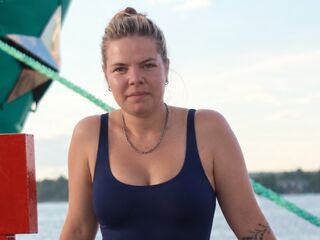 camgirl masturbating with sextoy KlaraVan