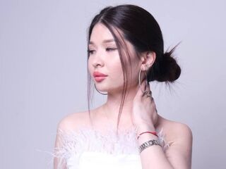 camslut showing tits LeaApple