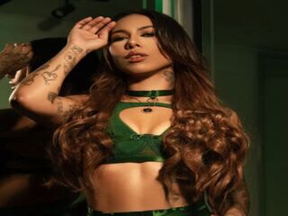free webcam chatroom LilyHarpers