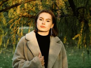 beautiful webcam girl LinnDegnan