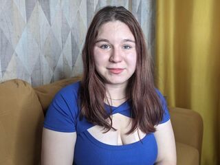 camgirl playing with vibrator LisaWondorsen