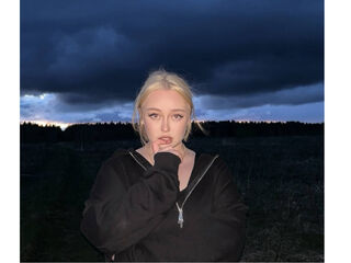 camgirl showing tits LitaBloom