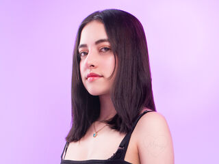 masturbating camgirl LunaBelleth