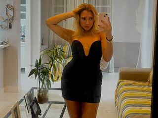 camgirl playing with vibrator LunaVeller