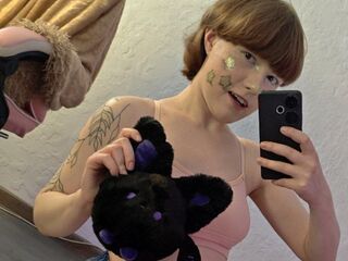 camgirl playing with dildo LunaWillson