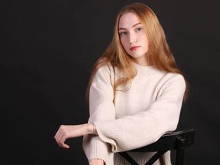 adult live cam LynetteCusson