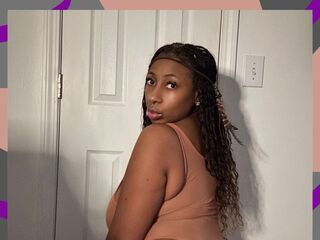 camslut showing tits MadamGlam