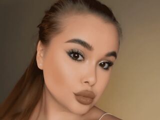 naked cam girl masturbating with vibrator MaeWilkins