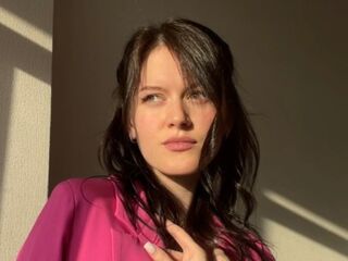 camwhore masturbating with vibrator MaudGuerrido