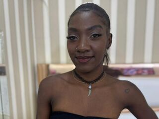 naked camgirl masturbating with vibrator MiaPeitons