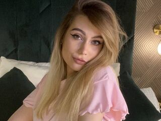 naked girl with webcam masturbating with vibrator MicheleMary