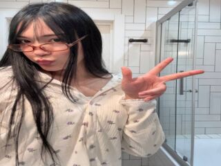 camgirl playing with sextoy MilaEva