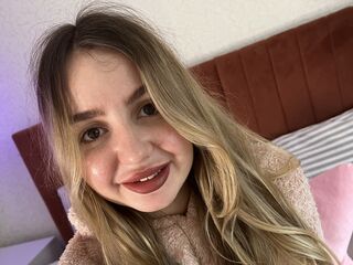 naked camgirl masturbating with dildo MilaLa